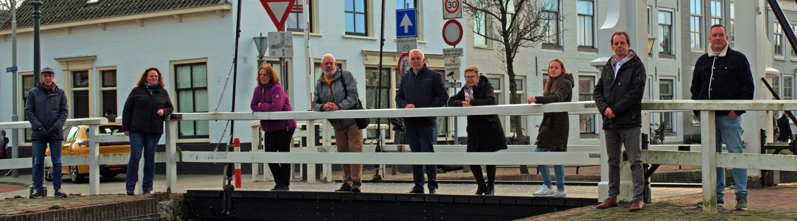 Van links naar rechts : Floor van Lamoen, Gonneke de Boe - Hoogerland, Carmen Schoe, Ferdi Korsuize, Leen van Zon,  Marian van Heugten – van den Burg, Joyce Vuijk – Meulblok, Stan Meulblok, Patrick Geus.